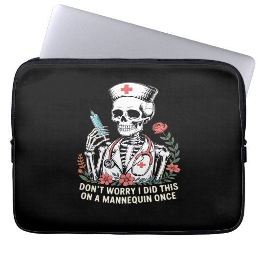 Nurse Skeleton Joke Spaß Halloween Essential T-Sh Laptopschutzhülle (Vorderseite)