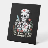 Nurse Skeleton Joke Spaß Halloween Essential T-Sh Sockelschild (Vorderseite)