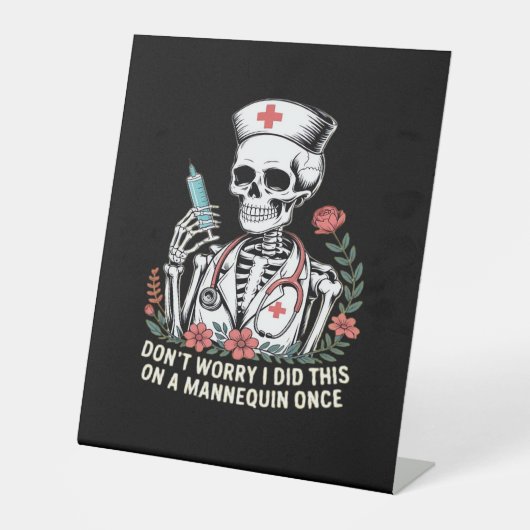 Nurse Skeleton Joke Spaß Halloween Essential T-Sh Sockelschild (Vorderseite)