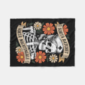 Nurse Sorta Ratchet Sorta Nightingale Skeleton Hal Fleecedecke (Vorderseite (Horizontal))