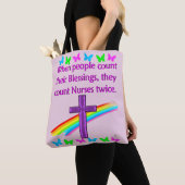 NURSEN SIND EIN SEGELN TASCHE (Von Nahem)