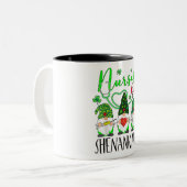 Nurses Liebe Shenanigans Funny Gnomes Nurse St Pat Zweifarbige Tasse (Vorderseite Links)