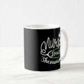 Nurses Liebe Shenanigans - Rn St Pattys Day Lucky Kaffeetasse (VorderseiteRechts)