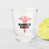 Nurses Rock Shot Glas - Funny Pflegegeschenk Ideen (Vorderseite)