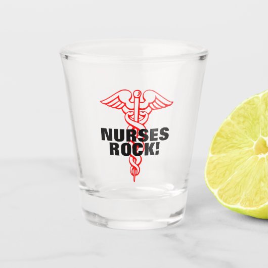 Nurses Rock Shot Glas - Funny Pflegegeschenk Ideen (Vorderseite)