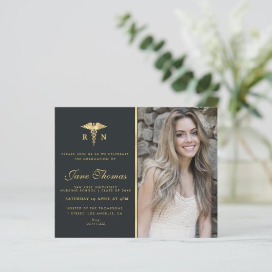Nursing School Abschlussfeier Einladungskarte (Stehend Vorderseite)