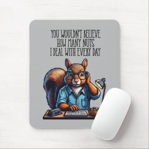 Nüsse im Büro - lustiger Arbeitsplatz Eichhörnchen Mousepad