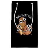 Nüsse über dich lustig Nut Puns Dark BG Kleine Geschenktüte (Vorderseite)