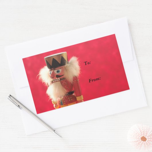Nussknacker auf roten Geschenktichern Rechteckiger Aufkleber (Umschlag)