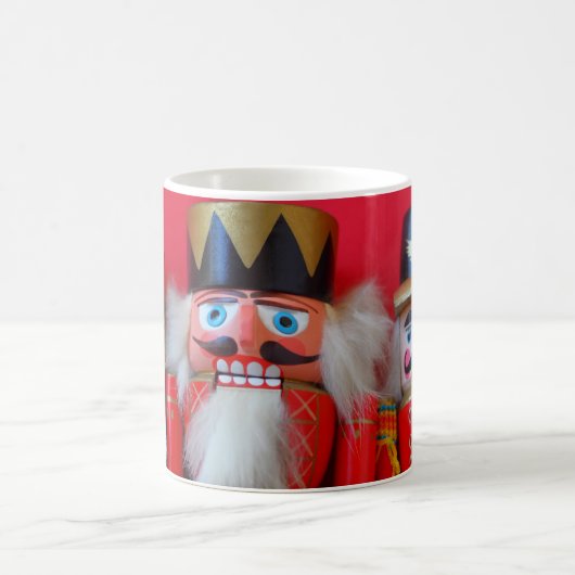 Nussknacker in roten Uniformen Kaffeetasse (Mittel)