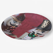 Nussknacker mit Ornamenten Pappteller (Schrägansicht)