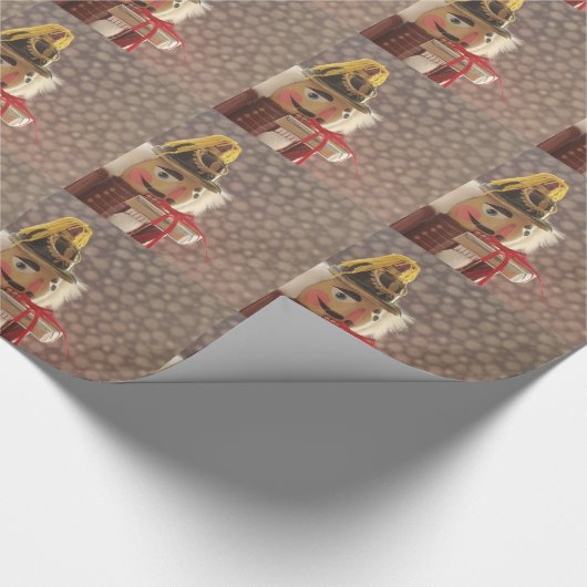 Nussknacker mit silbernem Geschenk-Packpapier Geschenkpapier (Ecke)