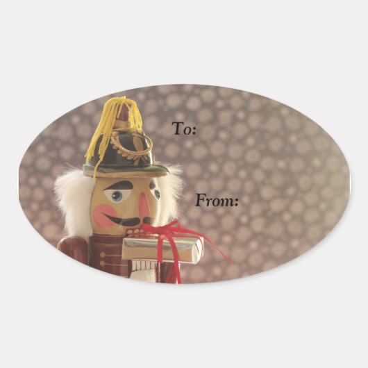 Nussknacker mit silbernen Geschenketiketten Ovaler Aufkleber (Vorderseite)