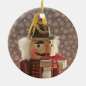 Nussknacker mit silberner Geschenkverzierung Keramik Ornament (Hinten)