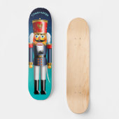 Nussknacker-Spielzeug-Soldat in der blauen Uniform Skateboard (Vorderseite)