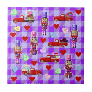 Nussknacker und kleine rote LKW Valentinin Fliese