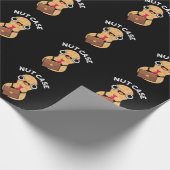 Nut Case Funny Peanut Puns Dark BG Geschenkpapier (Ecke)