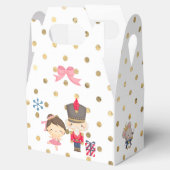 Nutcracker auf dem weißen und goldenen Polka-Punkt Geschenkschachtel (Geöffnet)