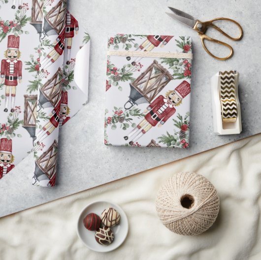 Nutcracker Pine Holly Lantern Christmas Geschenkpapier (Kunsthandwerk)