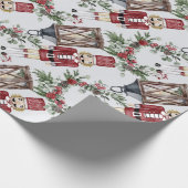 Nutcracker Pine Holly Lantern Christmas Geschenkpapier (Ecke)