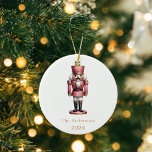 Nutcracker Rosa Keramik Ornament<br><div class="desc">Weißer Hintergrund und ein rosa Nussknacker. Personalisieren und fügen Sie einen Namen und ein Jahr.</div>