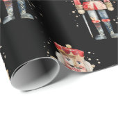 Nutcracker Soldier Snow Red Uniform auf schwarz Geschenkpapier (Rolleneckpunkt)