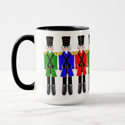 Nutcracker-Tasse mit dem Aufbau von Soldaten in Fa Tasse (Links)