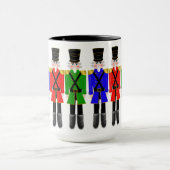 Nutcracker-Tasse mit dem Aufbau von Soldaten in Fa Tasse (Zentrum)