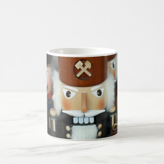 Nutcrackers Weihnachtsfeiertage Weihnachtsdesign Kaffeetasse (Mittel)