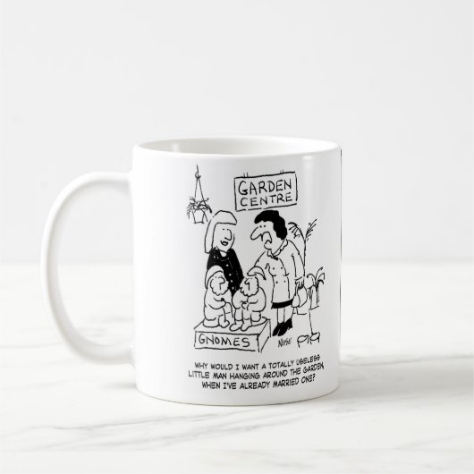 Nützliches Gnome im Gartencenter. Funny Kaffeetasse (Links)