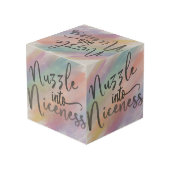 Nuzzle in Nicness Würfel (Rückseite Schrägansicht)