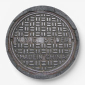 NY City Sewer Cover & Asphalt Funny Novelty Party Pappteller (Vorderseite)