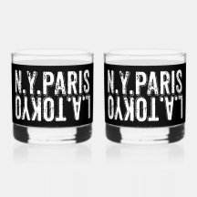 NY Paris Tokyo LA in Schrift mit Distressed-Effekt