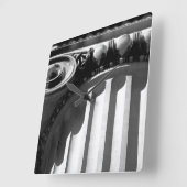 NYC Architecture III Quadratische Wanduhr (Winkel)