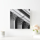 NYC Architektur VIII Quadratische Wanduhr (Zuhause)