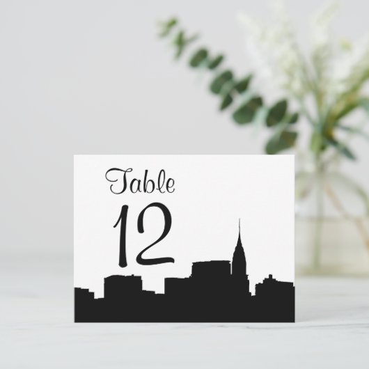 NYC Chrys Skyline Silhouette Blk Welche Tischnumme Postkarte (Stehend Vorderseite)