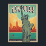 NYC - Lady Liberty Postkarte<br><div class="desc">Die Anderson Design Group ist eine preisgekrönte Illustrations- und Designfirma in Nashville, Tennessee. Gründer Joel Anderson leitet ein Team talentierter Künstler, um originelle Plakatkunst zu schaffen, die wie klassische Vintage-Werbedrucke aus den 1920er bis 1960er Jahren aussieht.</div>