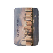NYC Lower Manhattan Skyline mit Personalisiertem N Badematte (Vorderseite Vertikal)