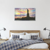NYC, New YorkSunrise View of Statue of Liberty Leinwanddruck (Insitu (Schlafzimmer))