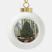 NYC Rockefeller Baum-Skaten-Eisbahnen-Weihnachten Keramik Kugel-Ornament (Vorderseite)