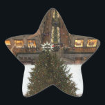 NYC Rockefeller Center Christmas Tree Skaten Rink Stern-Aufkleber<br><div class="desc">In der geschäftigen Urlaubssaison zeigt die Stickers ein Originalfoto der Skaten und des Baumes im Rockefeller Center in New York. Toll zu Weihnachten! Dieses Design ist auch auf anderen Produkten erhältlich. Sehen Sie nicht, wonach Sie suchen? Brauchen Sie Hilfe bei der Anpassung? Kontaktieren Sie Rebecca, um etwas für Sie erstellt...</div>