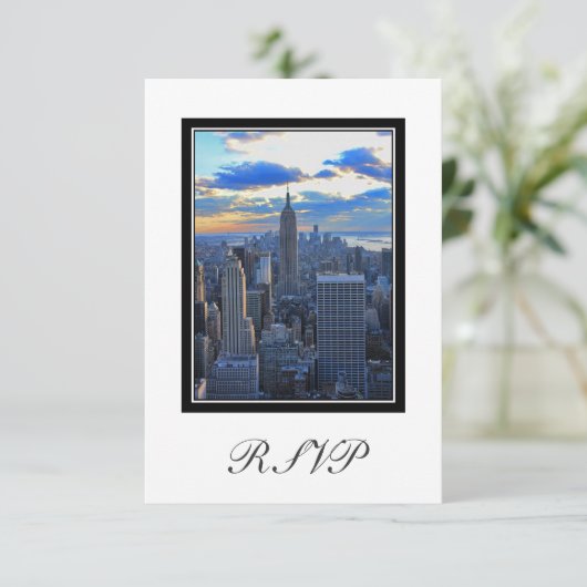 NYC Skyline als Sunset Approach UAWG #1 RSVP Karte (Stehend Vorderseite)