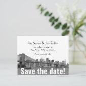 NYC Skyline Bklyn Bridge Save the Date Ankündigungspostkarte (Stehend Vorderseite)