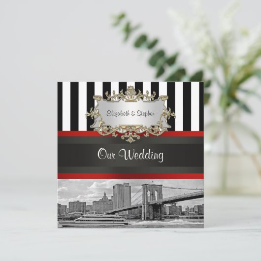 NYC Skyline Brooklyn Bridge Blk White Wedding Einladung (Stehend Vorderseite)
