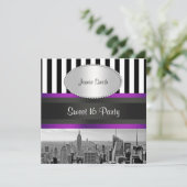 NYC Skyline BW Blk Wht Strip Purpl P Sweet 16 Part Einladung (Stehend Vorderseite)
