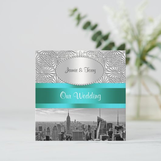 NYC Skyline BW Silver White Damask Wedding Einladung (Stehend Vorderseite)