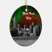 NYC Skyline Etched ESB Red and Green Starry Xmas Keramik Ornament (Rechts)