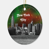 NYC Skyline Etched ESB Red and Green Starry Xmas Keramik Ornament (Links)