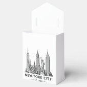 NYC Skyline Illustration with Statue of Liberty Geschenkschachtel (Geöffnet)