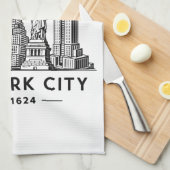 NYC Skyline Illustration with Statue of Liberty Geschirrtuch (Viertel Falte)